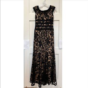 Tadashi Shoji Formal Dress Size 2P - Like New